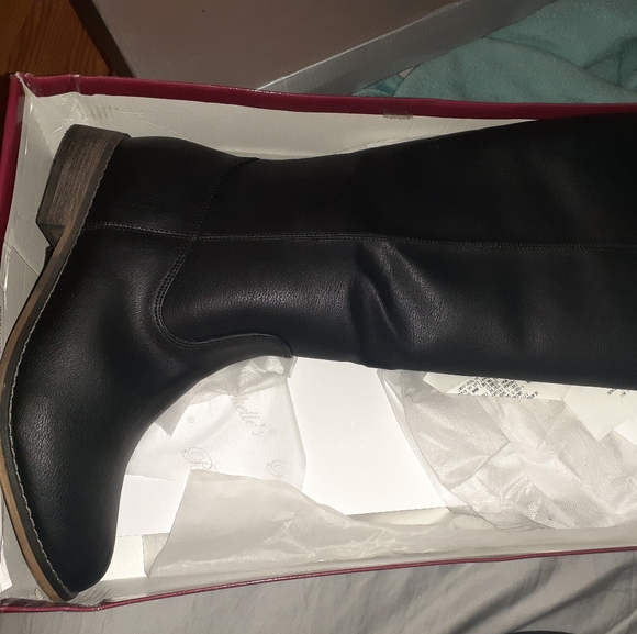 Thigh high boots - Picture 3 of 3